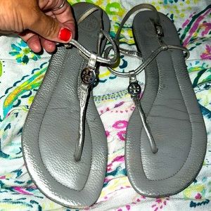🌹PRICE FIRM Tory Burch GUC Silver Size 11 Flat Sandals!